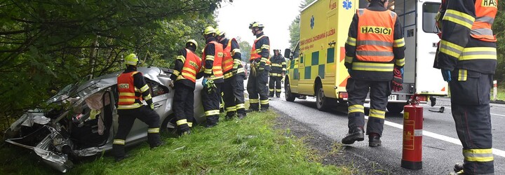 Nehoda Karlovy Vary: Další tragický střet na stejné silnici. Srážku auta s nákladním vozem jeden muž nepřežil