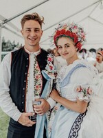 Nejdražší kousek v šatníku, který nikdy nebude out. Vyraz s námi na Moravu podívat se, jak se šijí kroje