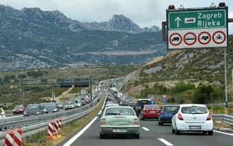 Nekonečné zápchy na ceste do Chorvátska by mali byť minulosťou. Krajina plánuje zaviesť nový systém platenia mýta