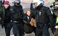 Nemecká polícia zadržala Gretu Thunberg. Známa aktivistka protestovala pri bani, kde je zákaz vstupu