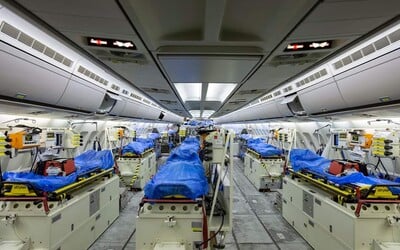 Německo využívá speciálně upravené nemocniční letadlo na převoz pacientů z Itálie a Francie do svých nemocnic