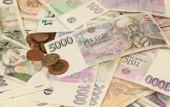 Neobvyklá štědrost v Praze. Zdrogovaný muž kolemjdoucímu věnoval 120 tisíc korun