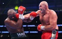 Neporažený boxer Tyson Fury zdemoloval Dereka Chisoru a obhájil světový titul