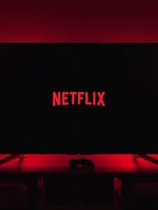 Netflix na Slovensku výrazne zvyšuje ceny. Za základné predplatné po novom zaplatíš takmer 10 eur