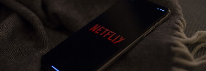 Netflix sa po vlne kritiky rozhodol obmedziť fajčiarske scény v seriáloch