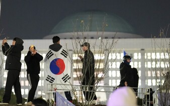 Neuvěřitelných 24 hodin pro Koreu. Prezident chtěl zavést popravy, teď možná bude muset odstoupit