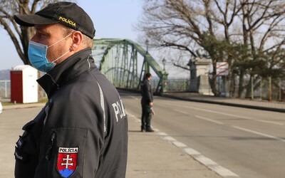 Nezaočkovaným Slovákom sa bude cestovať ťažšie, v Česku ich čaká karanténa. Čoraz viac krajín vníma Slovensko ako nebezpečné