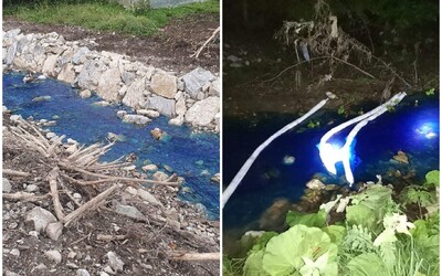 Neznáma látka sfarbila potok v okrese Ilava namodro. V obci zasahovali hasiči v protichemických oblekoch
