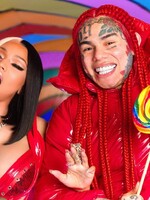 Nicki Minaj se znovu spojuje se 6ix9inem, který tančí s penězi. Ve videoklipu trollují každého, kdo je nemá rád