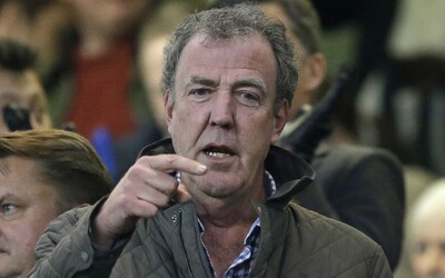 Niektoré stvorenia si nezaslúžia žiť, preto Boh stvoril Austráliu a podpálil ju, tvrdí Jeremy Clarkson. Z požiarov si uťahuje