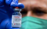 Nobelova cena putuje vědci a vědkyni za výzkum vakcín proti covidu