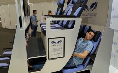 Nočná mora cestovateľov: dvojposchodové „doubledecker“ sedadlá v lietadle sa dočkali svojho prototypu, pozri si fotky