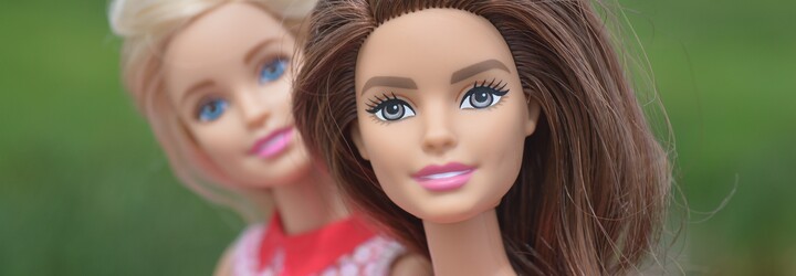 Nokia chystá speciální Barbie mobil. Víme, kdy bude k dostání, moderní přístroj ale nečekej