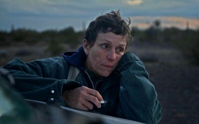Nomadland je nejchválenější film roku. Drama o lidech bez domova žijících na cestách se ti dostane pod kůži