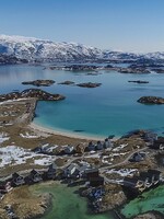Nórsky ostrov chce zrušiť koncept času. Ľudí láka na slobodu, obyvatelia tam kosia trávnik aj o druhej v noci