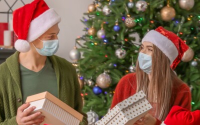 Noste rúška aj počas Vianoc s rodinou, vyzýva Svetová zdravotnícka organizácia