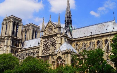 Notre-Dame se po ničivém požáru znovu otevře veřejnosti v roce 2024