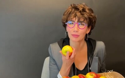 Nová politická strana Lucie Ďuriš Nicholsonovej sa bude volať Jablko. „Pôvodne sme mali byť Istota, Stredná cesta či Obnova“