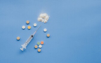 Nová zpráva o drogách v Česku: Po čem je největší poptávka a kde se látky nejvíc prodávají? 