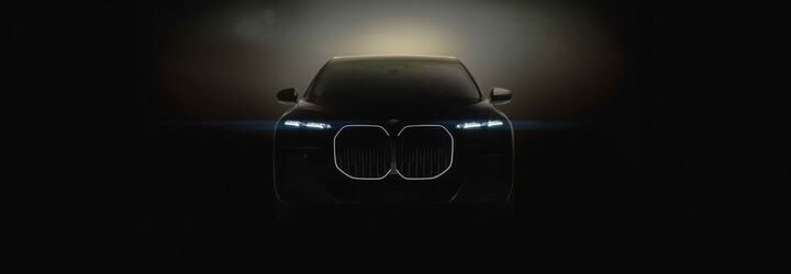 Nové BMW řady 7 se pomalu odhaluje. Získá kontroverzní masku, vnitřní kino a elektrickou verzi i7