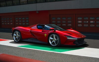 Nové Ferrari za 2 milióny eur má najvýkonnejší motor v histórii značky. Všetkých 599 kusov už vypredali