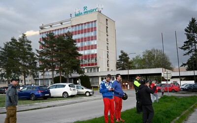 Nové informácie o nešťastí v Novákoch: zranení pracovníci naďalej bojujú o život