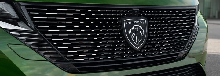 Nové logo, dravý exteriér, svébytný interiér a dva pluginové hybridy. Nový Peugeot 308 je realitou