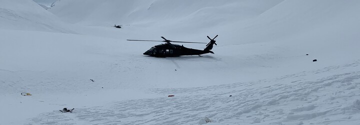 Nové zprávy o Kellnerově nehodě: V kabině vrtulníku nehořelo, pilot před nárazem manévroval nad horským hřebenem