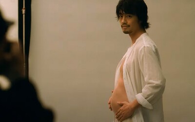 Komediální novinka na Netflixu He's Expecting ukazuje život těhotného muže