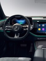 Nový Mercedes-Benz třídy E ukázal luxusní interiér, ve kterém bude možné sledovat TikTok či hrát Angry Birds