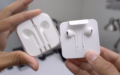 Nový iPhone 12 už nebude mít v balení klasická drátová sluchátka. Apple chce, aby sis dokoupil AirPods