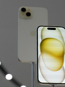 Nový iPhone 15 sa extrémne prehrieva, majitelia ho miestami nevedia používať. Apple už hlási, že problém diagnostikoval