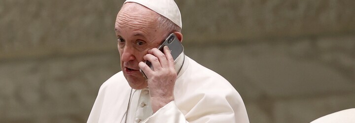 Nový papežský drip zaplavil internet. Pravda je ale jinde