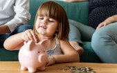 Nový průzkum přišel s překvapivým závěrem. Pay gap vzniká už u kapesného