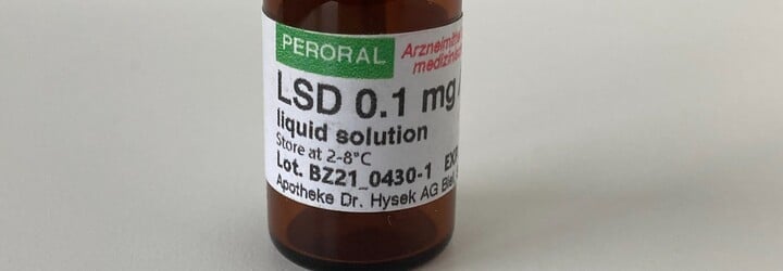 O krok blíž k rozluštění záhady LSD: Může léčit mozková spojení?