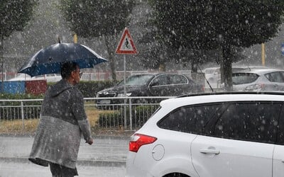 O pár hodín udrú na území Slovenska intenzívne dažde. Meteorológovia očakávajú, že napadne 25 mm zrážok