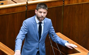 O prácu prichádzajú tisíce ľudí. Šimečka vyzýva premiéra, aby zrušili transakčnú daň