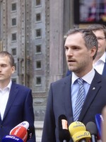 O pražských politicích, které musí hlídat policie kvůli ruskému agentovi, píše už i BBC