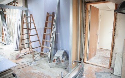 O príspevok na obnovu domu vo výške až 19 000 € budú môcť Slováci požiadať už onedlho. V tomto termíne spustia novú výzvu