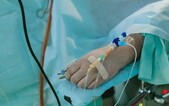 O smrti matky se žena dozvěděla až po dvou dnech. Děčínská nemocnice ji zapomněla informovat