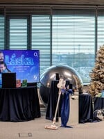 O2 predstavilo štedrú vianočnú ponuku. Získaj smartfón, slúchadlá či robotický vysávač vo výhodnom balíčku