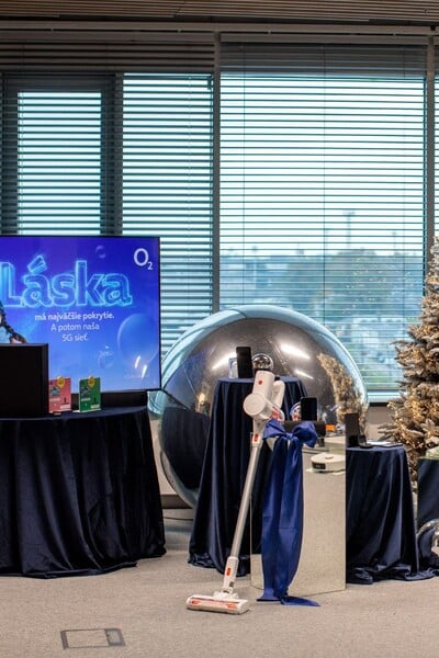 O2 predstavilo štedrú vianočnú ponuku. Získaj smartfón, slúchadlá či robotický vysávač vo výhodnom balíčku
