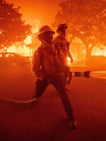 OBRAZEM: Los Angeles se postupně mění v popel. Oheň už sežehl tisíce domů