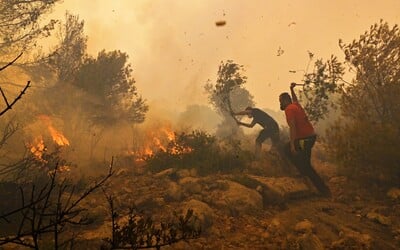 OBRAZEM: Ničivé plameny sužují Řecko. Za sebou nechávají jen popel a zkázu 