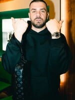 OUTFIT CHECK domácich hviezd: Ektor s hodinkami Rolex za 50 000 eur, Ondrej Duda s Cartier okuliarmi či atraktívne influencerky