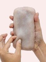 Obal na mobil podobný ľudskej koži reaguje na dotyky, dá sa aj štekliť