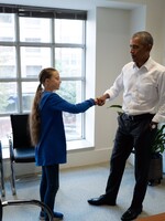Obama se setkal s mladou aktivistkou Gretou Thunberg. Ty a já jsme tým, řekl