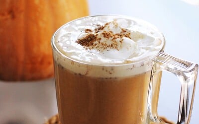 Obdobie Pumpkin Spice Latte je zahájené. Prinášame ti tipy, ako si populárny nápoj pripravíš doma chutne aj zdravo