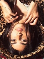 Oblečenie CONSCIOUS FLOWA búra rodové stereotypy. „Príliš veľa perfekcionizmu berie miesto autenticite“ (REFRESHER ART)