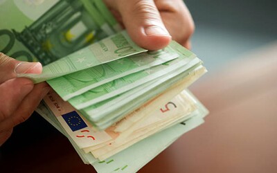 Oblíbená dovolenková destinace mnoha Čechů a Češek přechází na euro. Změny přijdou v roce 2026